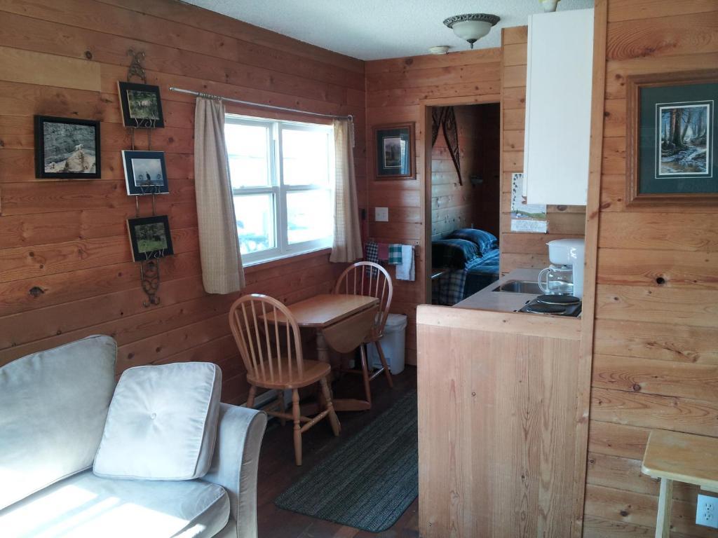 Steamboat Mountain Chalets Spillimacheen Room photo