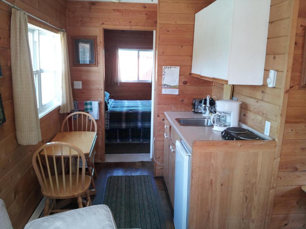 Steamboat Mountain Chalets Spillimacheen Room photo