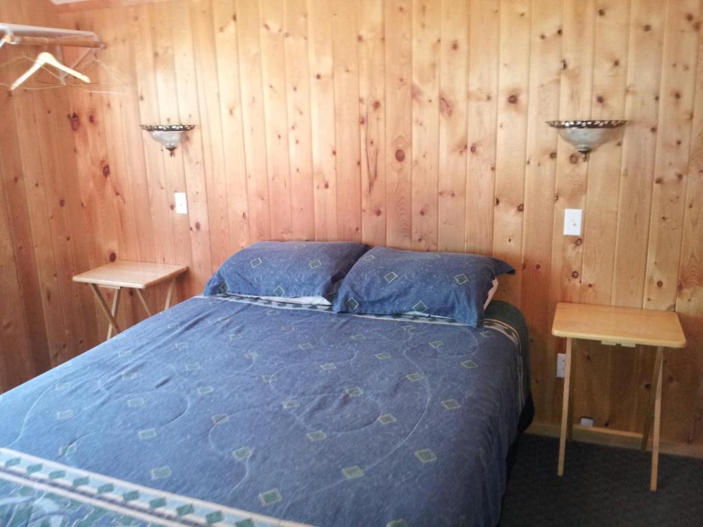 Steamboat Mountain Chalets Spillimacheen Room photo