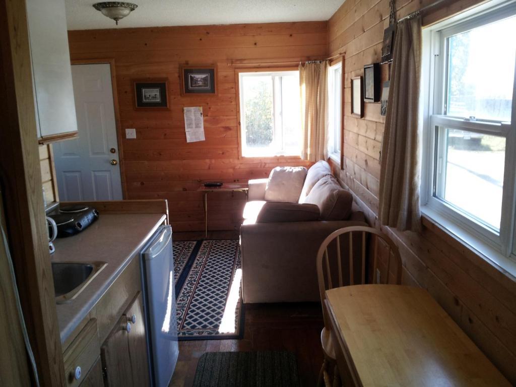 Steamboat Mountain Chalets Spillimacheen Room photo