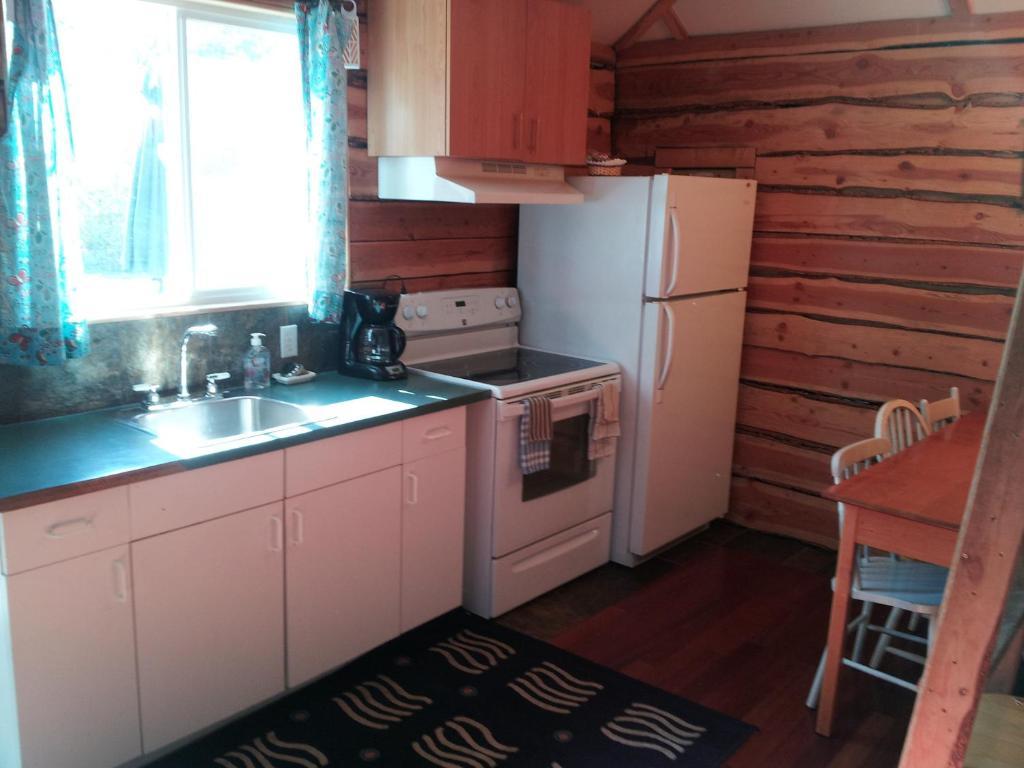 Steamboat Mountain Chalets Spillimacheen Room photo