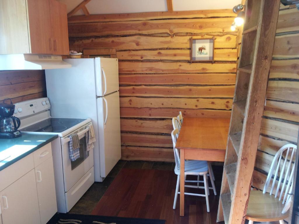 Steamboat Mountain Chalets Spillimacheen Room photo
