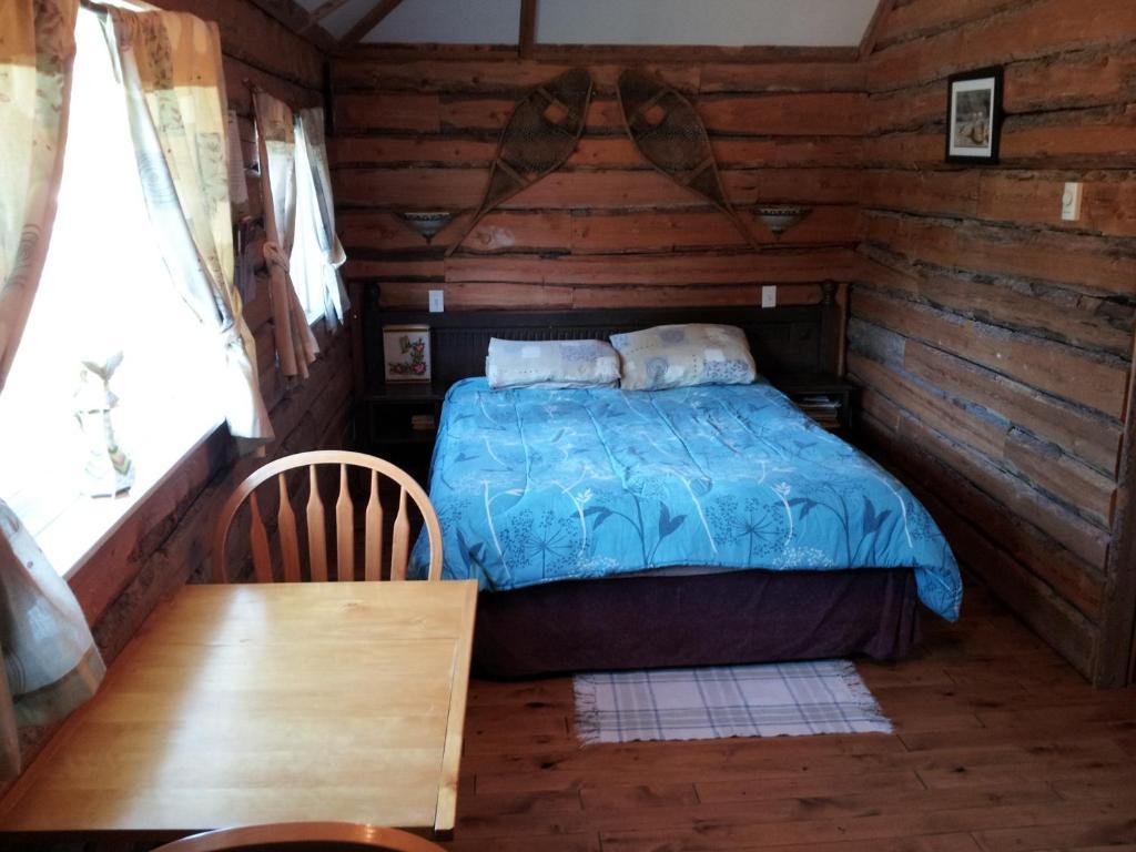 Steamboat Mountain Chalets Spillimacheen Room photo