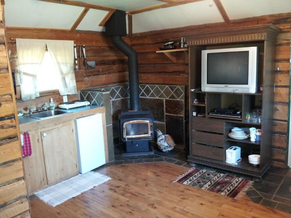 Steamboat Mountain Chalets Spillimacheen Room photo