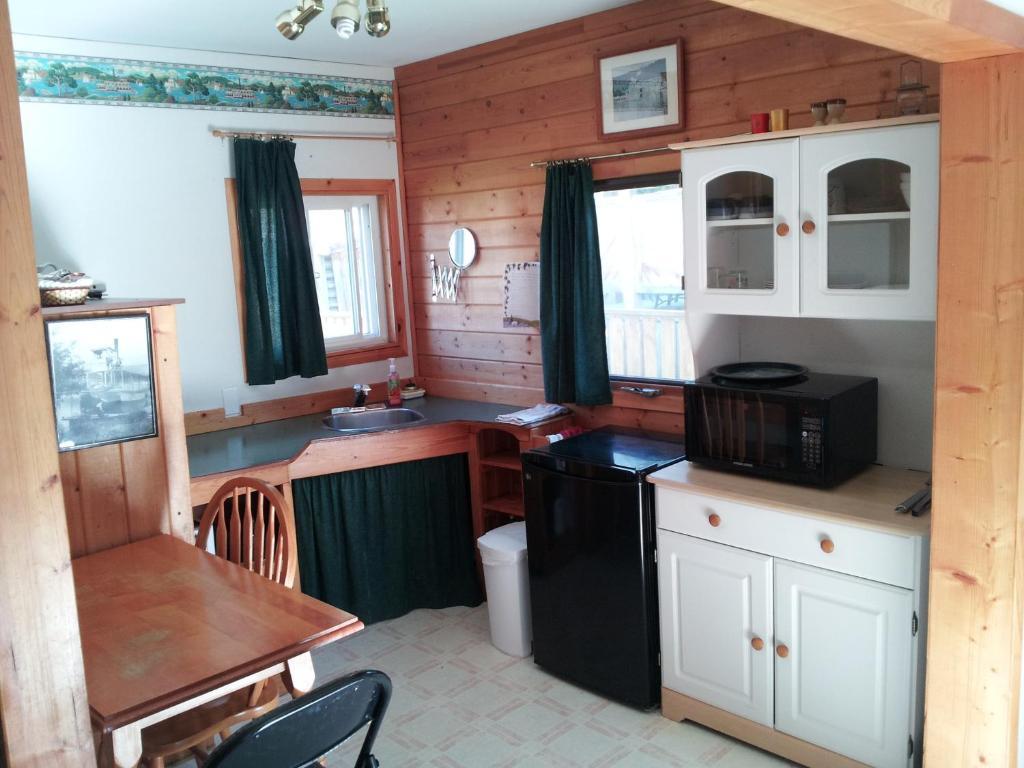 Steamboat Mountain Chalets Spillimacheen Room photo