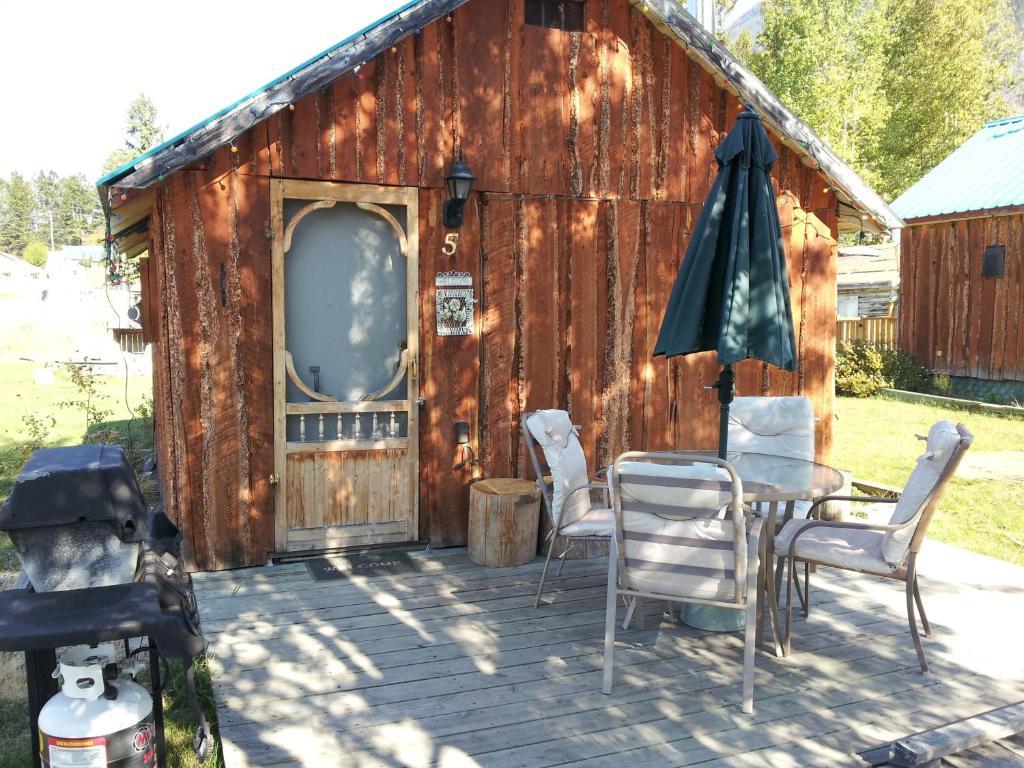 Steamboat Mountain Chalets Spillimacheen Exterior photo