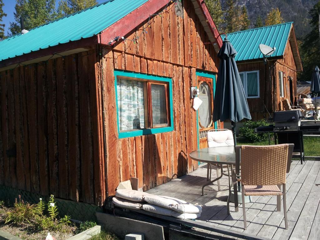 Steamboat Mountain Chalets Spillimacheen Exterior photo