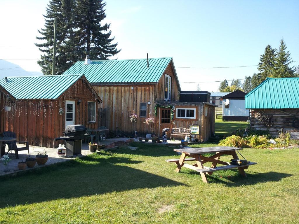 Steamboat Mountain Chalets Spillimacheen Exterior photo