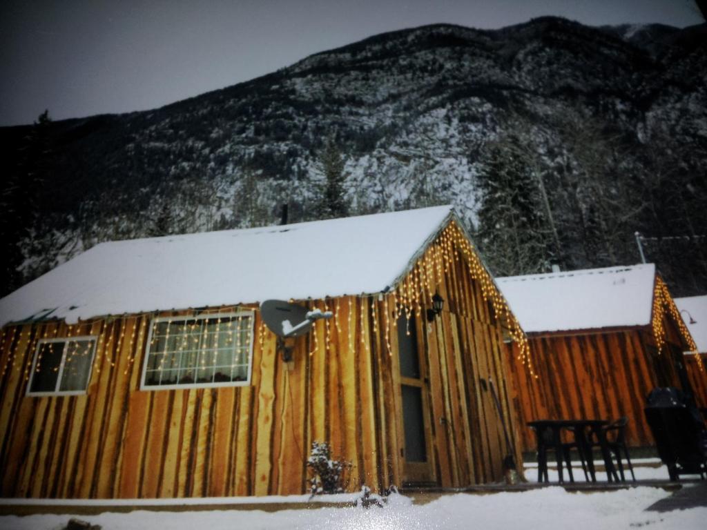 Steamboat Mountain Chalets Spillimacheen Exterior photo